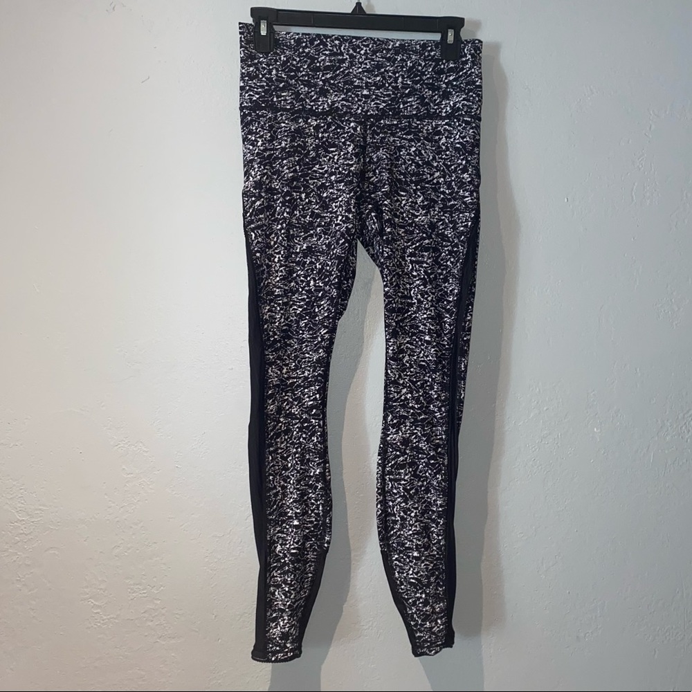 Lululemon Deep Breath Tight Iced Wave White Black Leggings